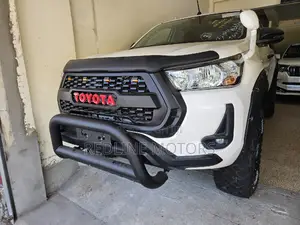 Toyota Hilux 2021 White