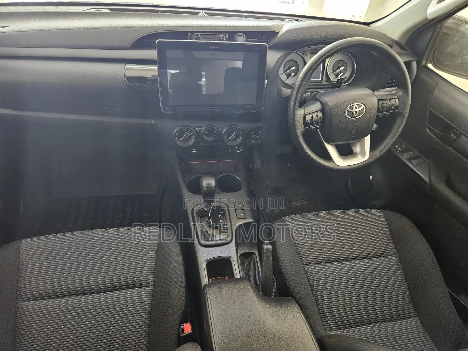 Toyota Hilux 2021 White