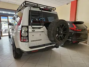 Land Rover Discovery 2016 White