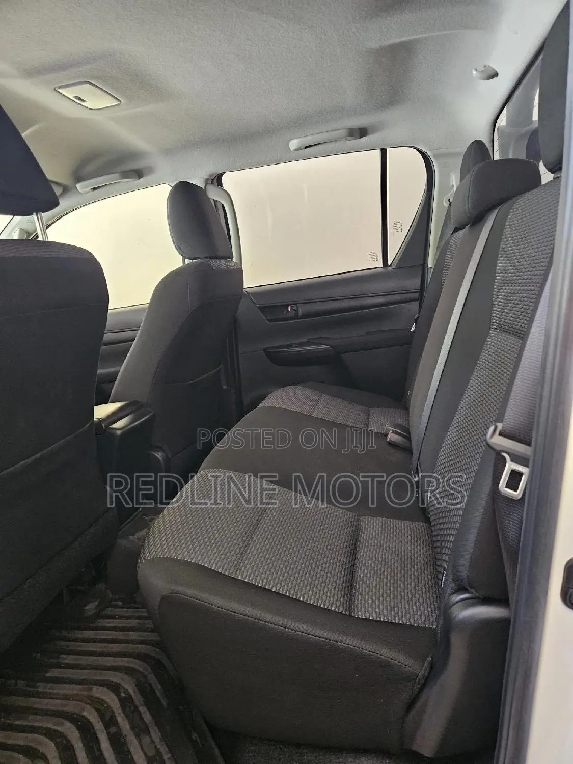 Toyota Hilux 2021 White