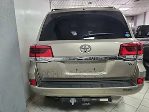 Toyota Land Cruiser 4.6 V8 AX G Selection 2019 Gold