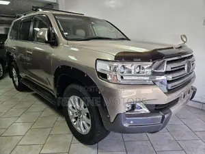 Toyota Land Cruiser 4.6 V8 AX G Selection 2019 Gold