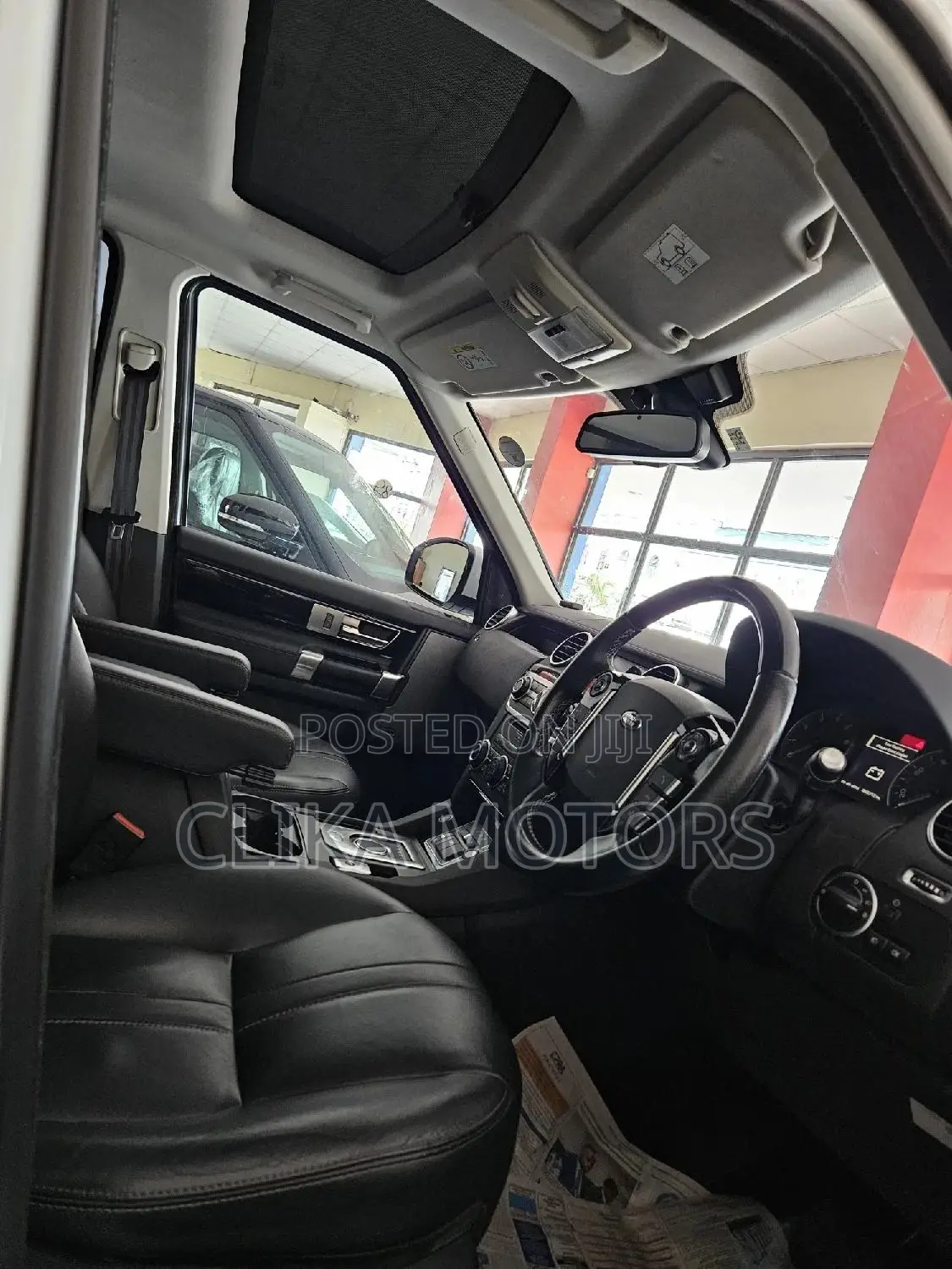Land Rover Discovery 2016 White