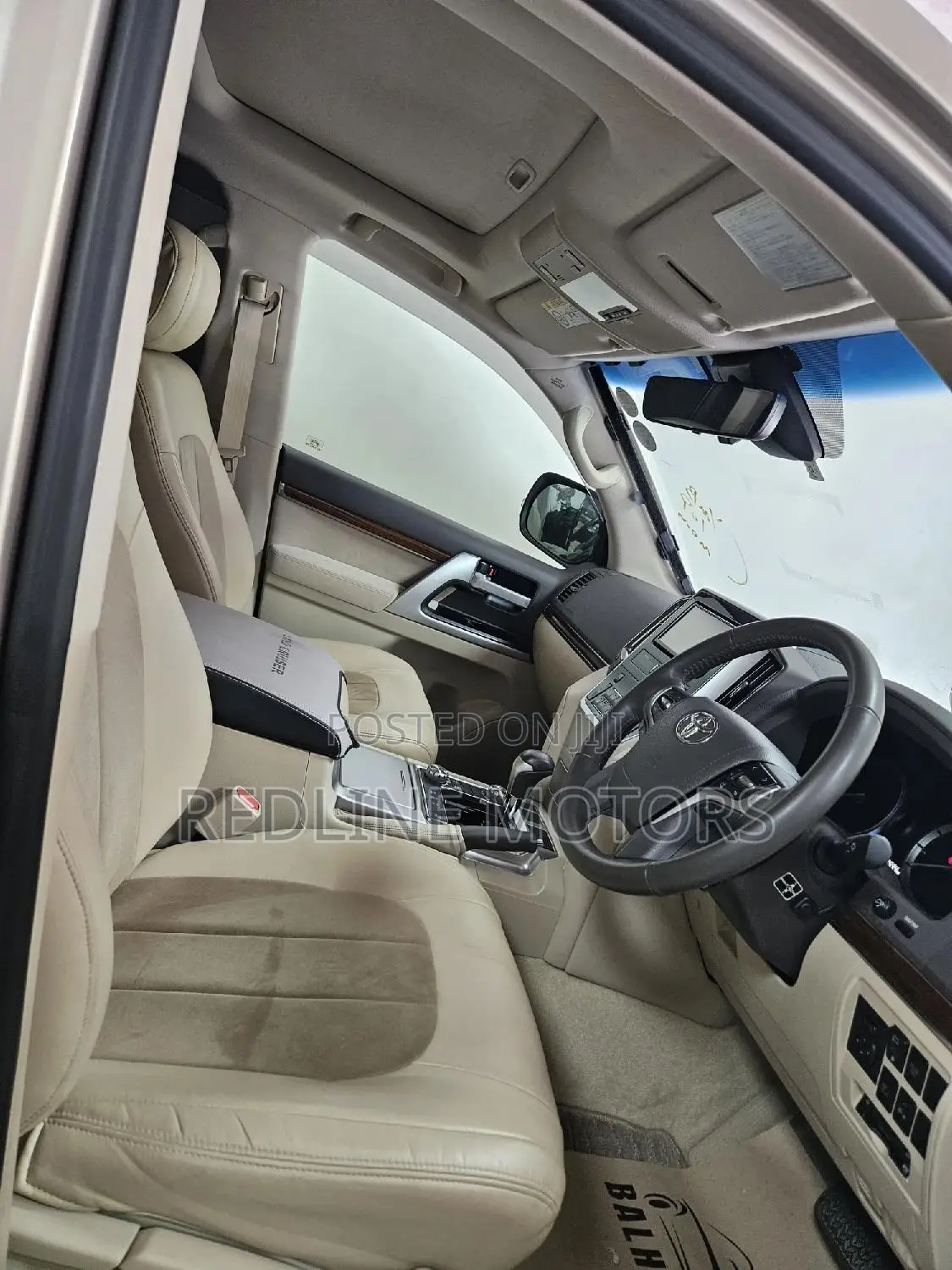 Toyota Land Cruiser 4.6 V8 AX G Selection 2019 Gold