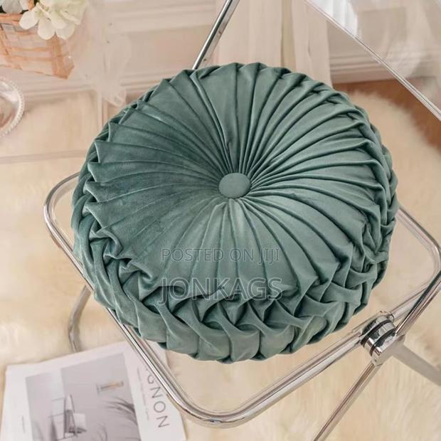European Style Round Solid Cushion