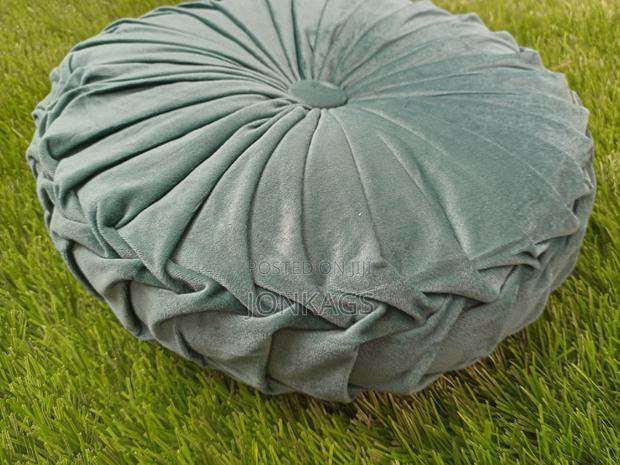 European Style Round Solid Cushion - thumbnail 2