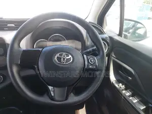 Toyota Vitz 1.5 FWD Hybrid 5dr 2019 Green