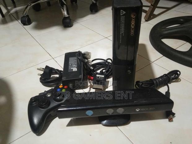 Xbox 360 Slim Series, 15 Games - main view