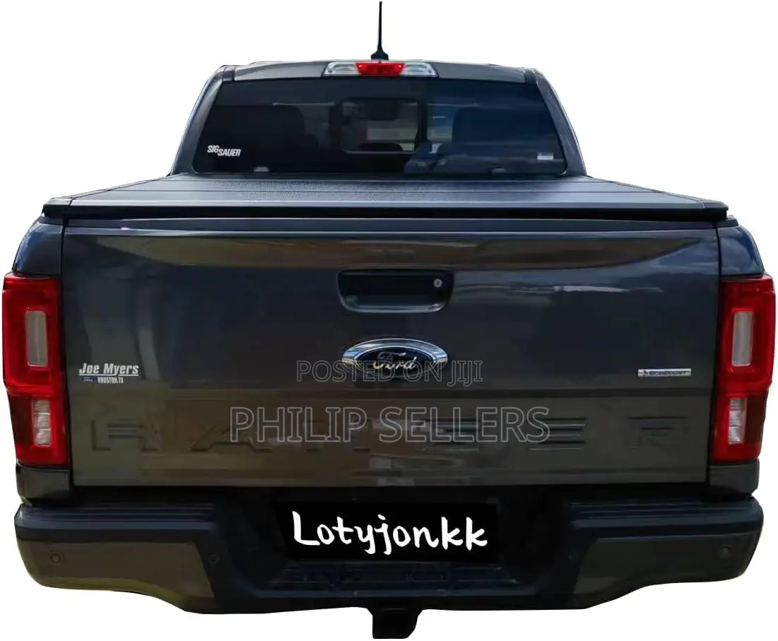 Hard Tri-Fold Truck Bed Tonneau Cover Compatible With 2019-2