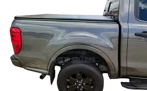 Hard Tri-Fold Truck Bed Tonneau Cover Compatible