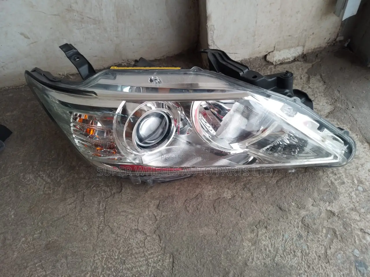 Headlight Toyota Aurion