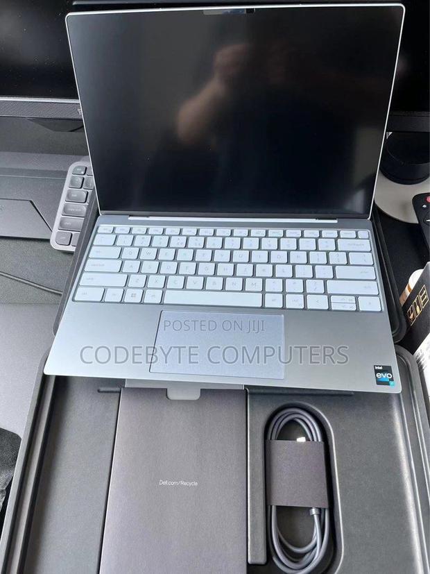 New Laptop Dell XPS 13 16GB Intel Core I7 SSD 512GB - main view