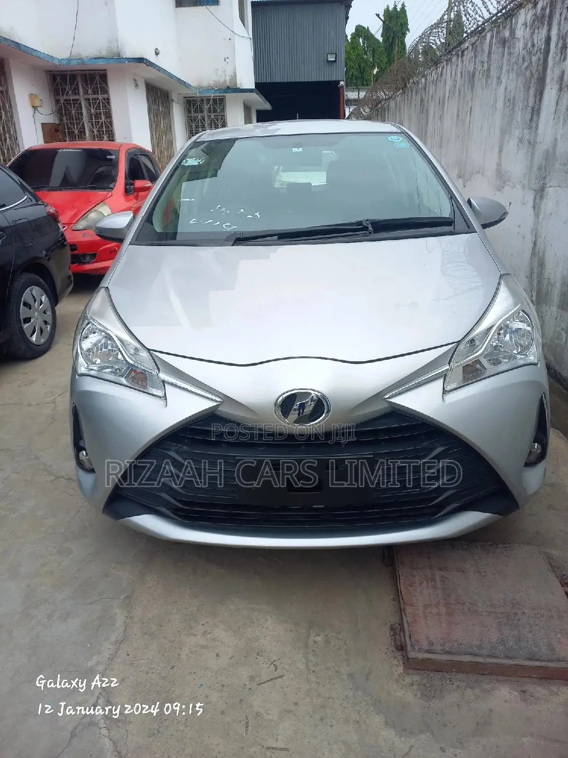 Toyota Vitz 2017 Silver