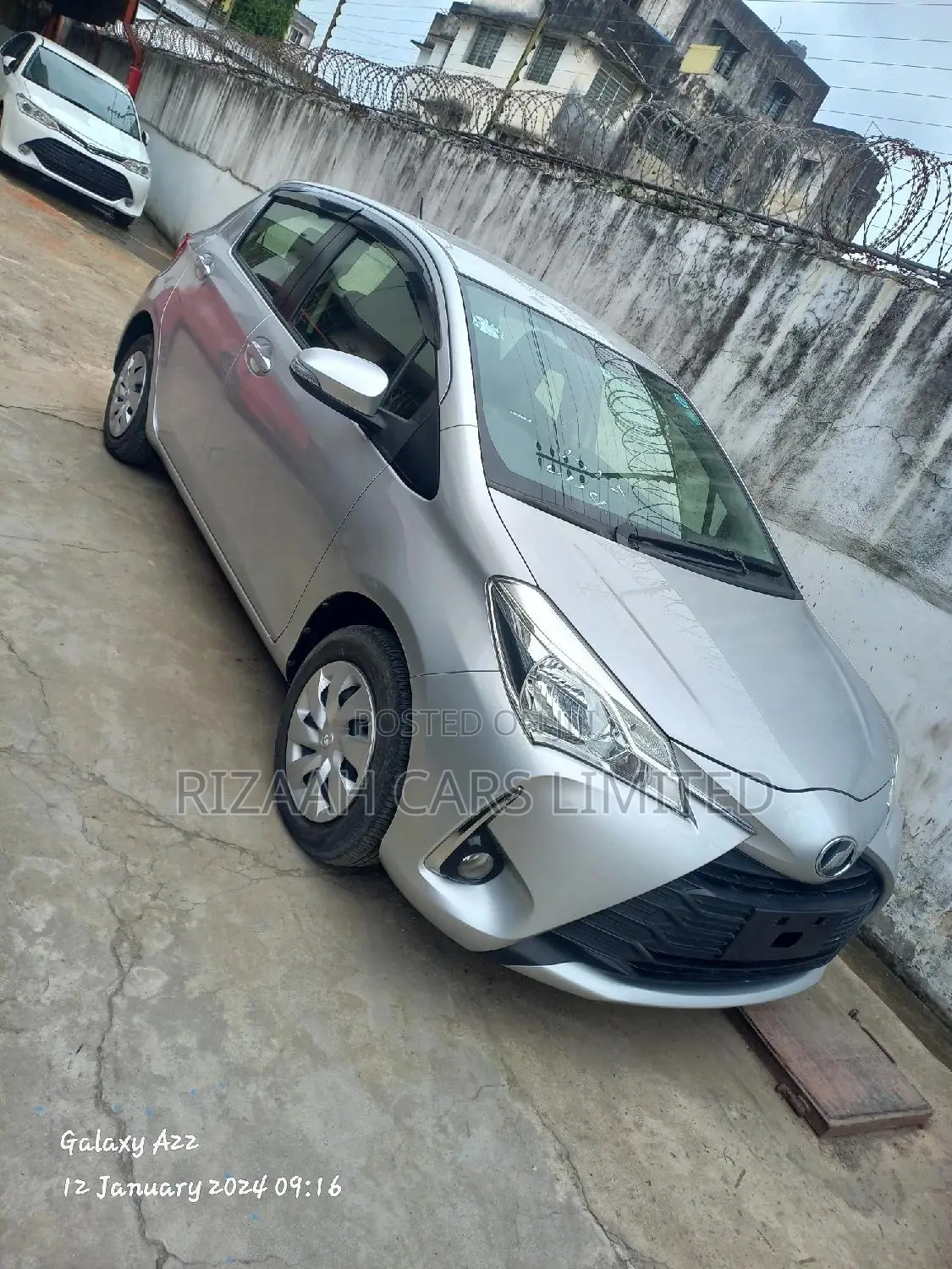 Toyota Vitz 2017 Silver