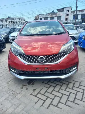 Nissan Note 2017 Red