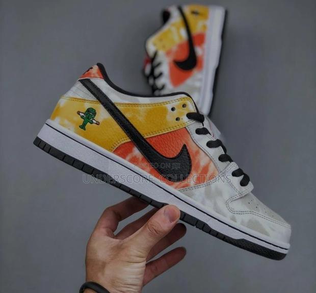 Classy Sb Dunk Supreme - main view