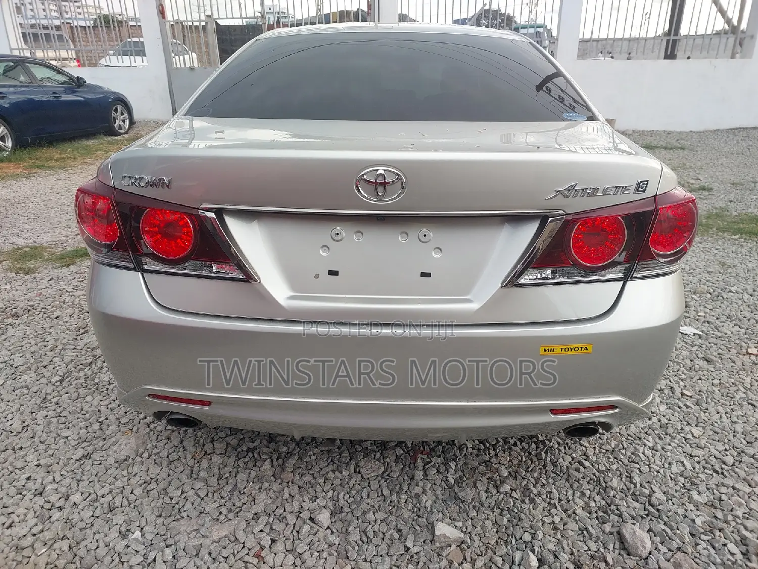 Toyota Crown 2017 Gold