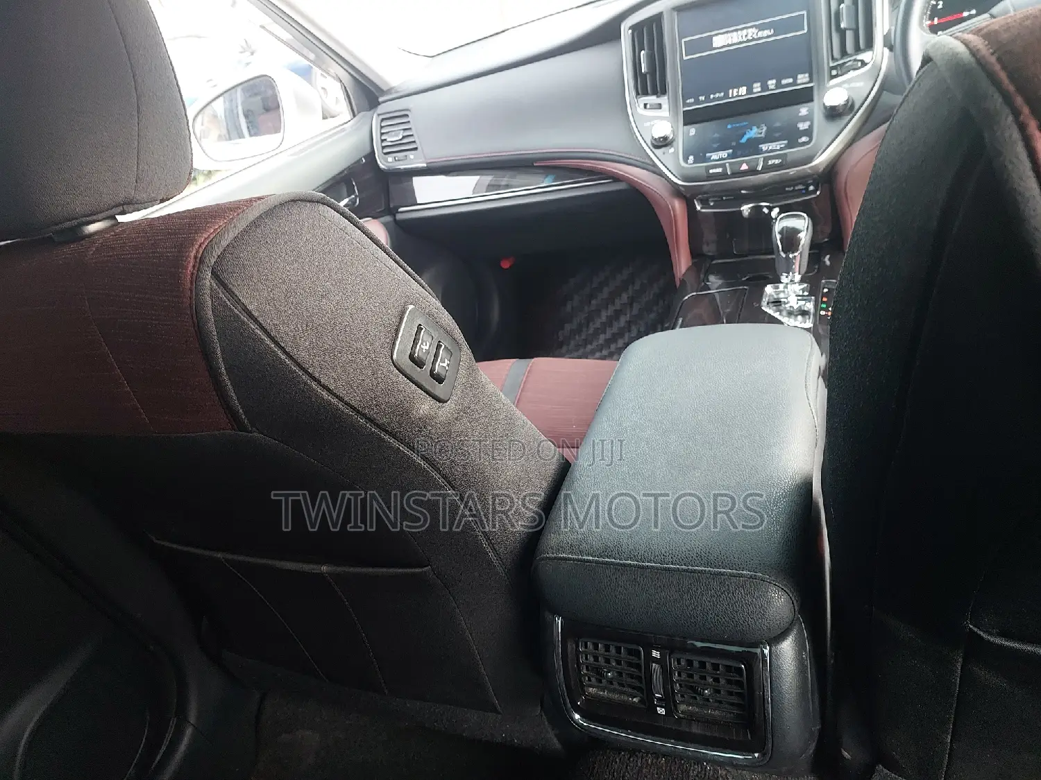 Toyota Crown 2017 Gold