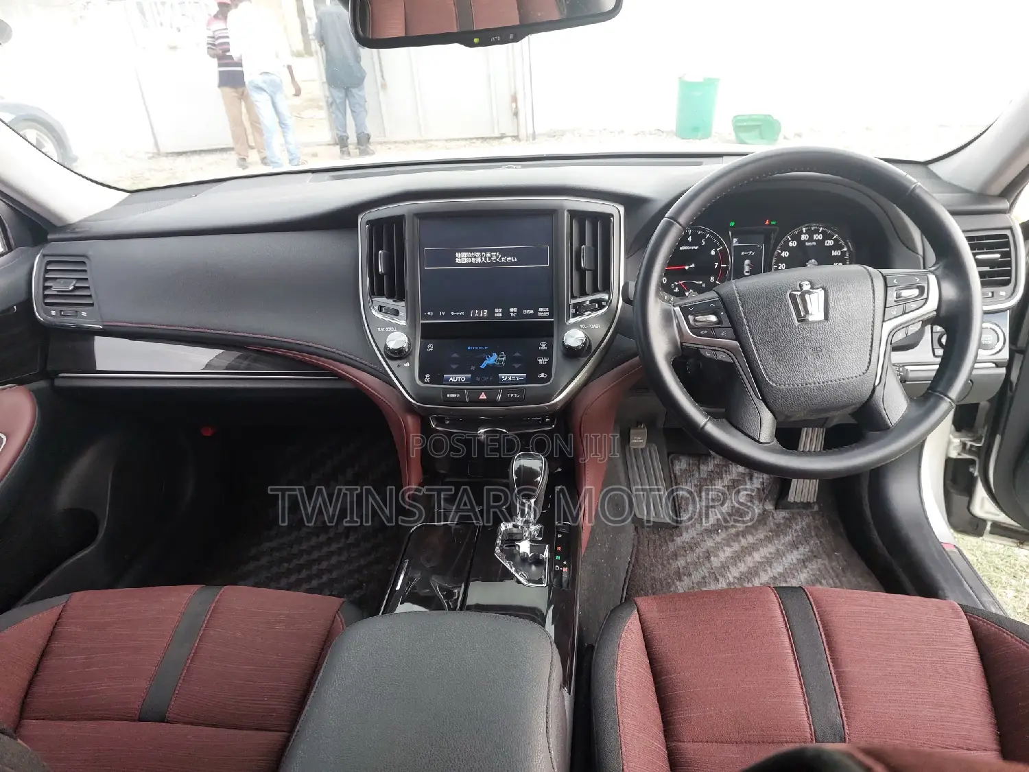 Toyota Crown 2017 Gold