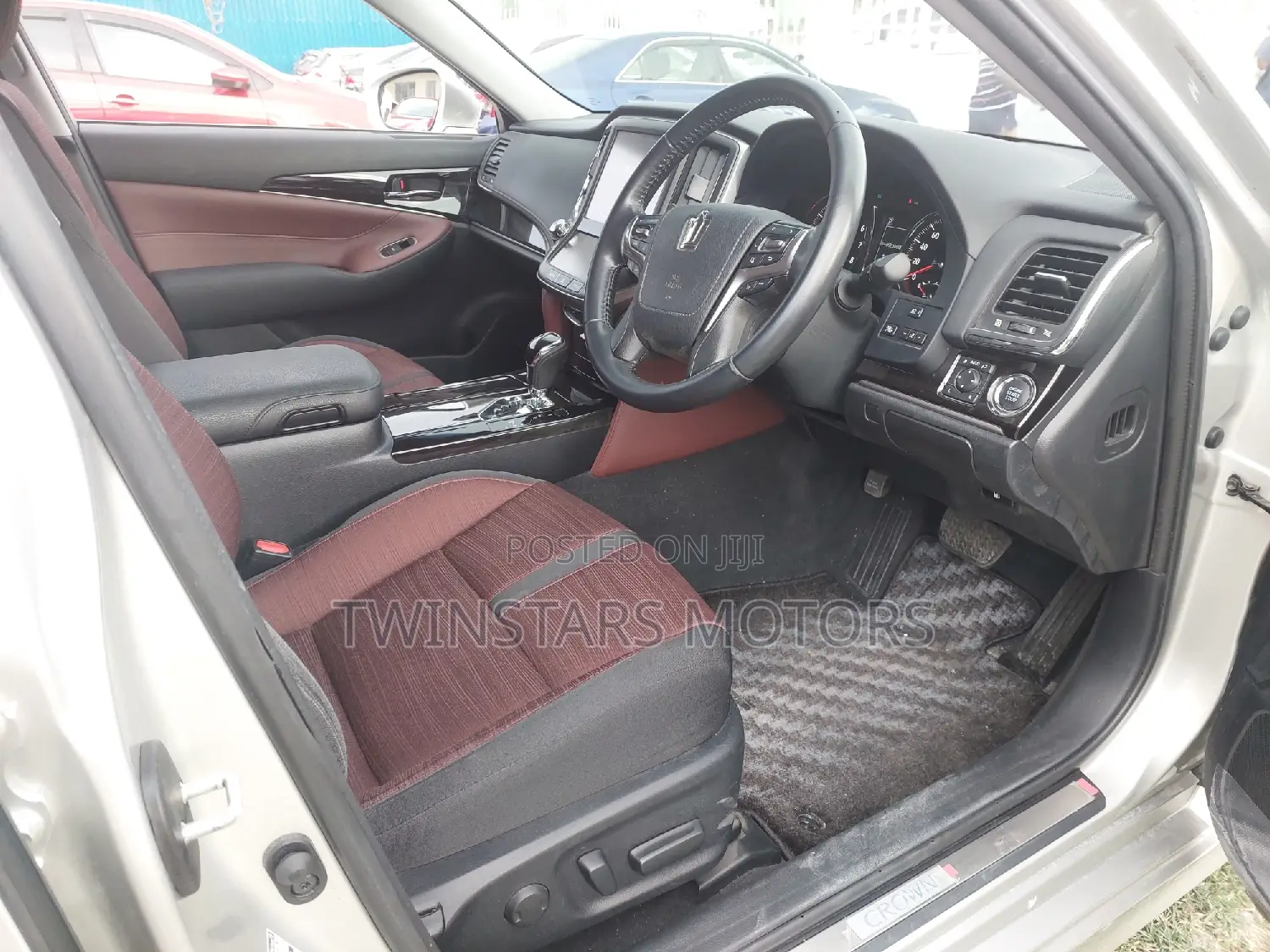 Toyota Crown 2017 Gold