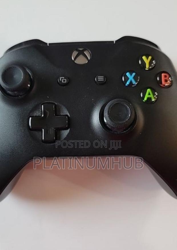 Xbox Carbon Black Pad Q2j - main view