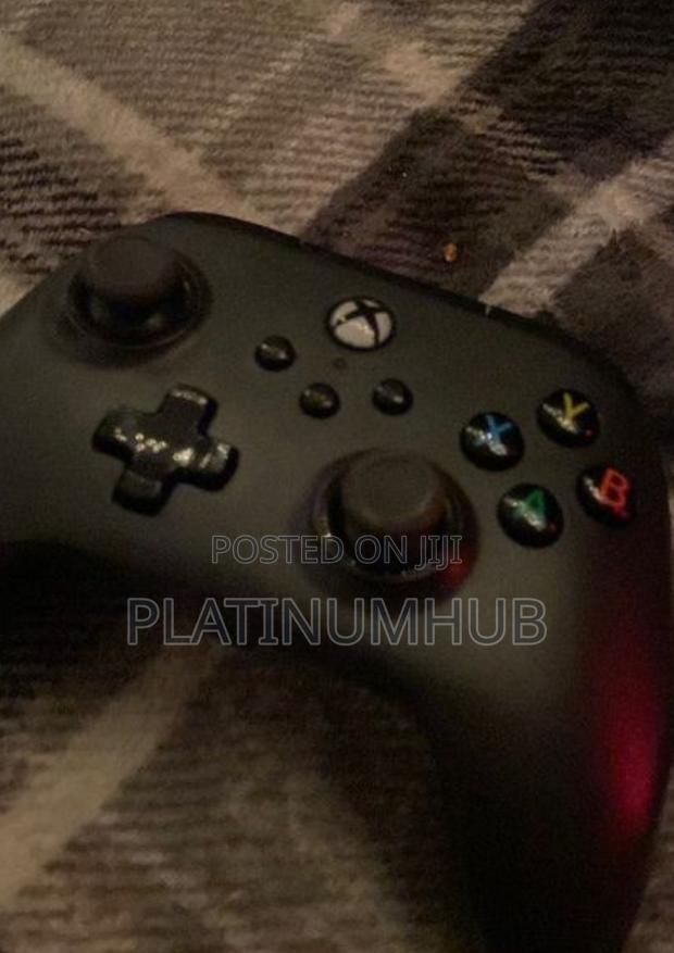 Xbox Carbon Black Pad Hy6 - main view