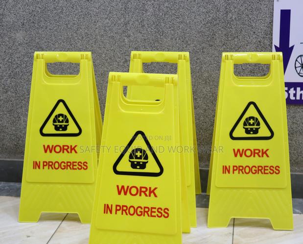 Work In Progress Caution Board /Men At Work - main view