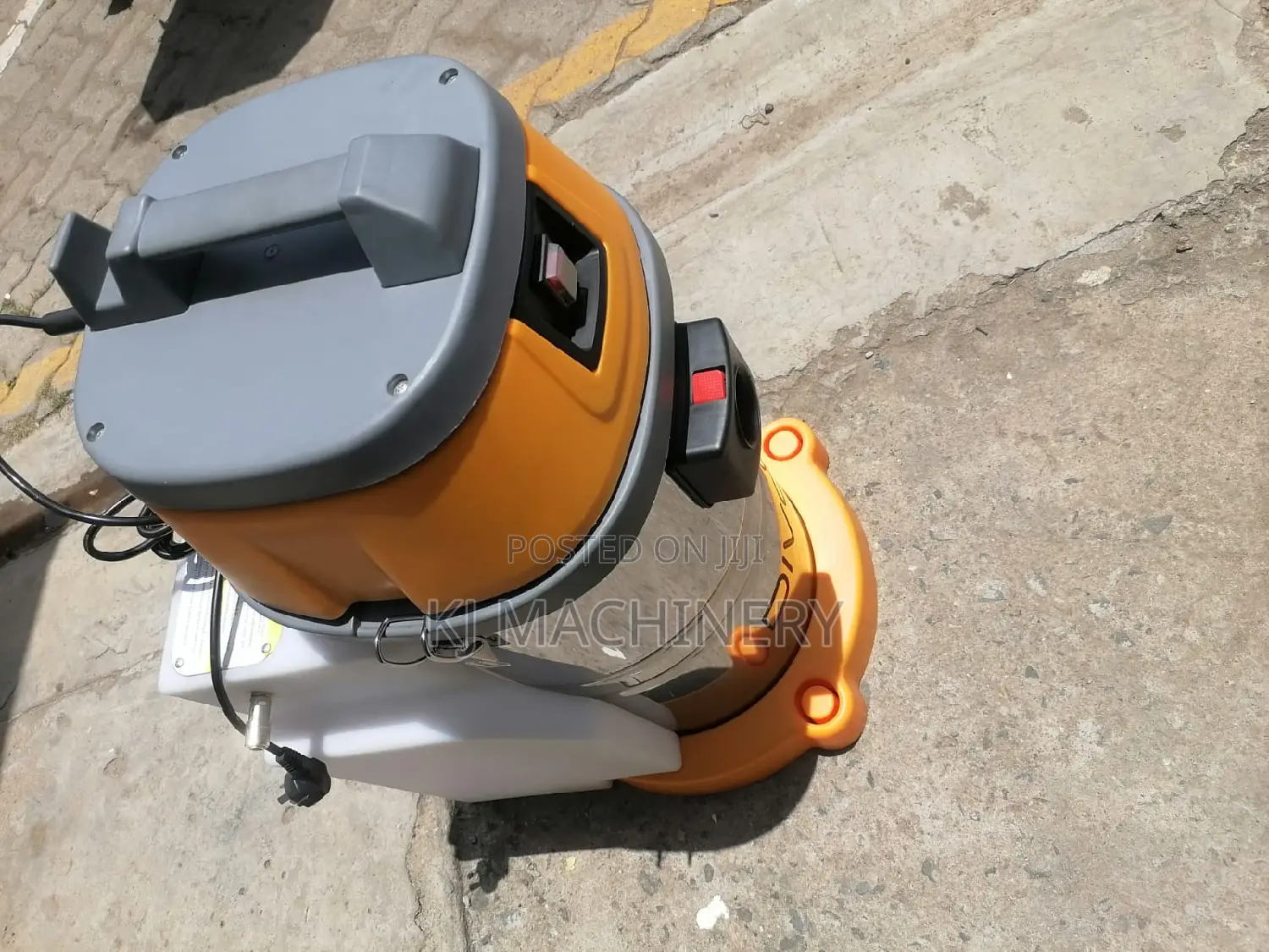 Wet and Dry Carpet Cleaner 30l Capacity DIVO BRAND