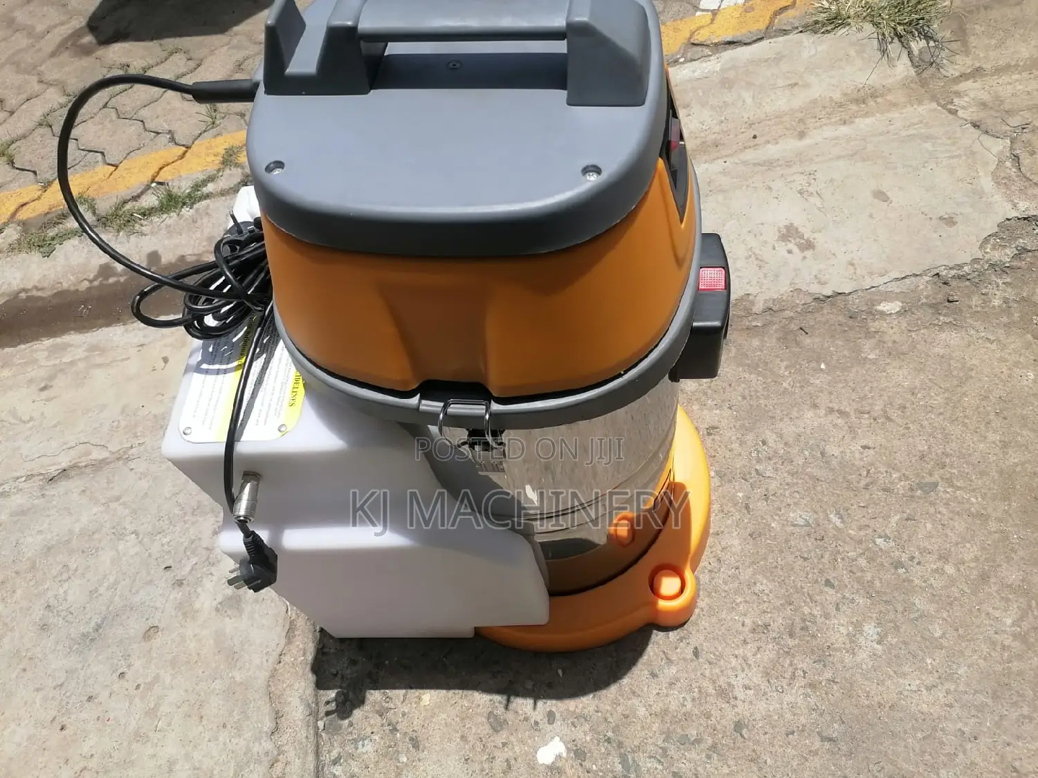 Wet and Dry Carpet Cleaner 30l Capacity DIVO BRAND