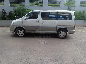 Toyota Grand HiAce 2001 White