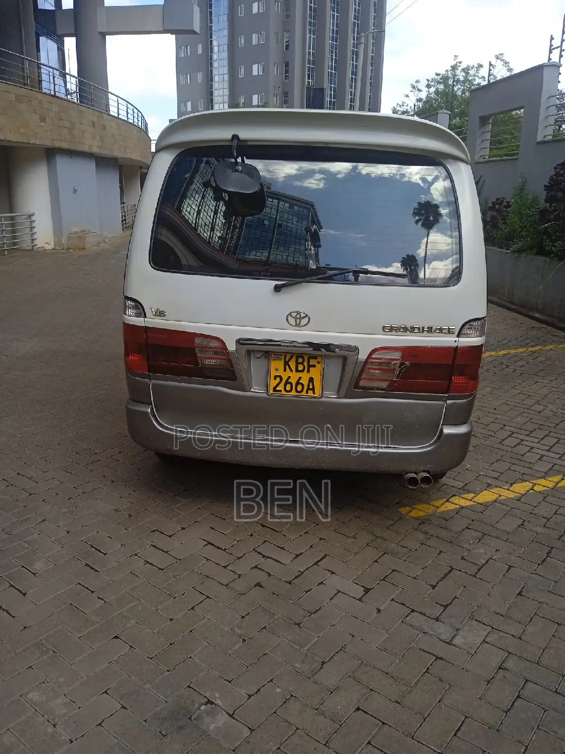 Toyota Grand HiAce 2001 White