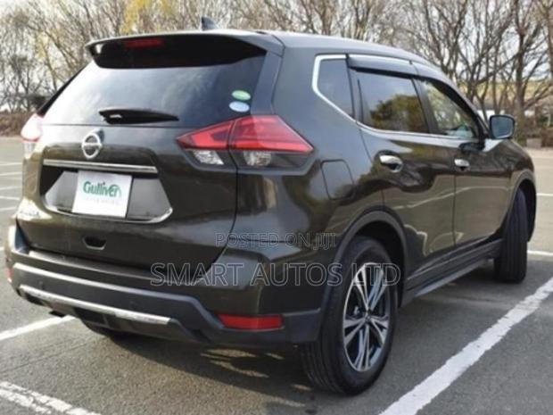 Nissan X-Trail 2017 Green - thumbnail 4
