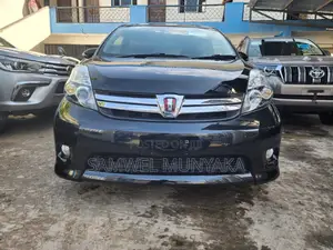 Toyota ISIS 2017 Black