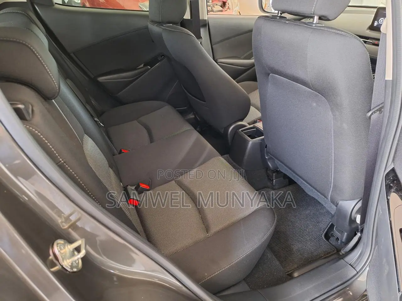 Toyota ISIS 2017 Black