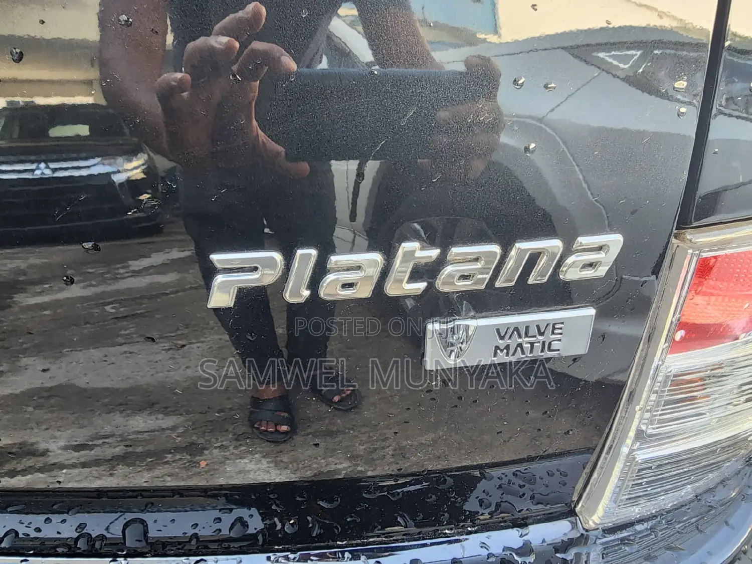 Toyota ISIS 2017 Black