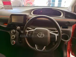 Toyota Sienta 1.5 FWD 2016 Burgundy