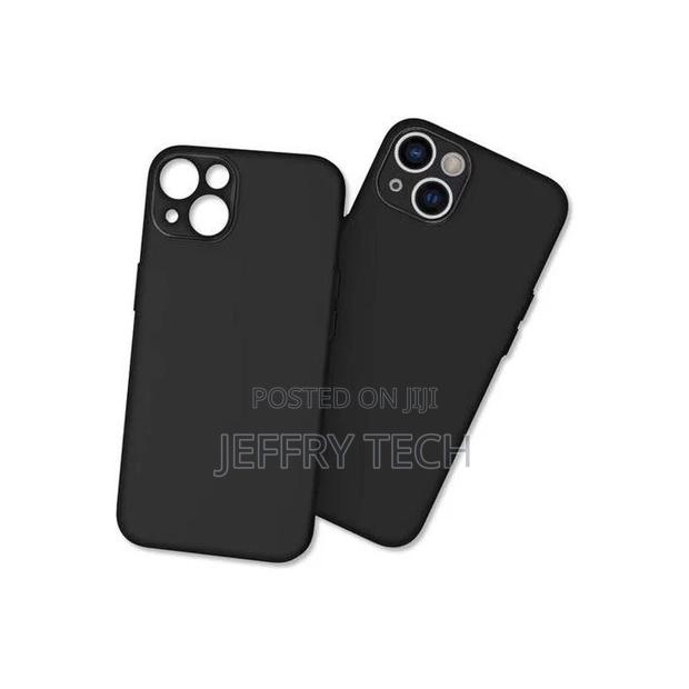 Smooth Liqiud Silicone Cover iPhone 15 Black No Logo - main view