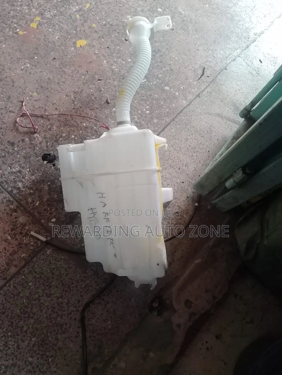 Harrier Model Washer Bottle(Wiper Bottle).