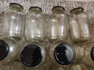 A Set of 12 Mason/Glass Jars 2000ml With Metal Black Lids