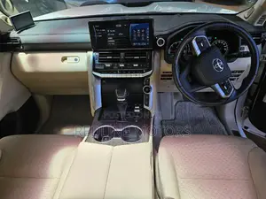 Toyota Land Cruiser 2021 White
