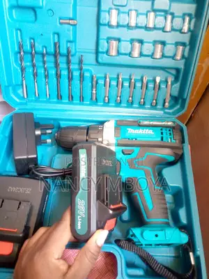 26v Cordless/ Rechargeable Drill Makita With Two Batteries