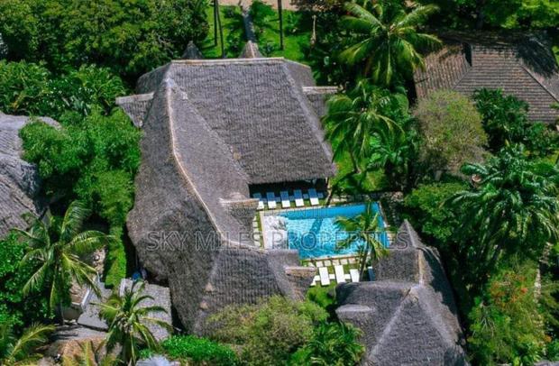 Furnished 9bdrm Villa in Kibokoni Residence, Malindi for sale