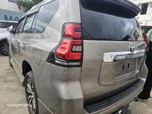 Toyota Land Cruiser Prado 2017 Gold