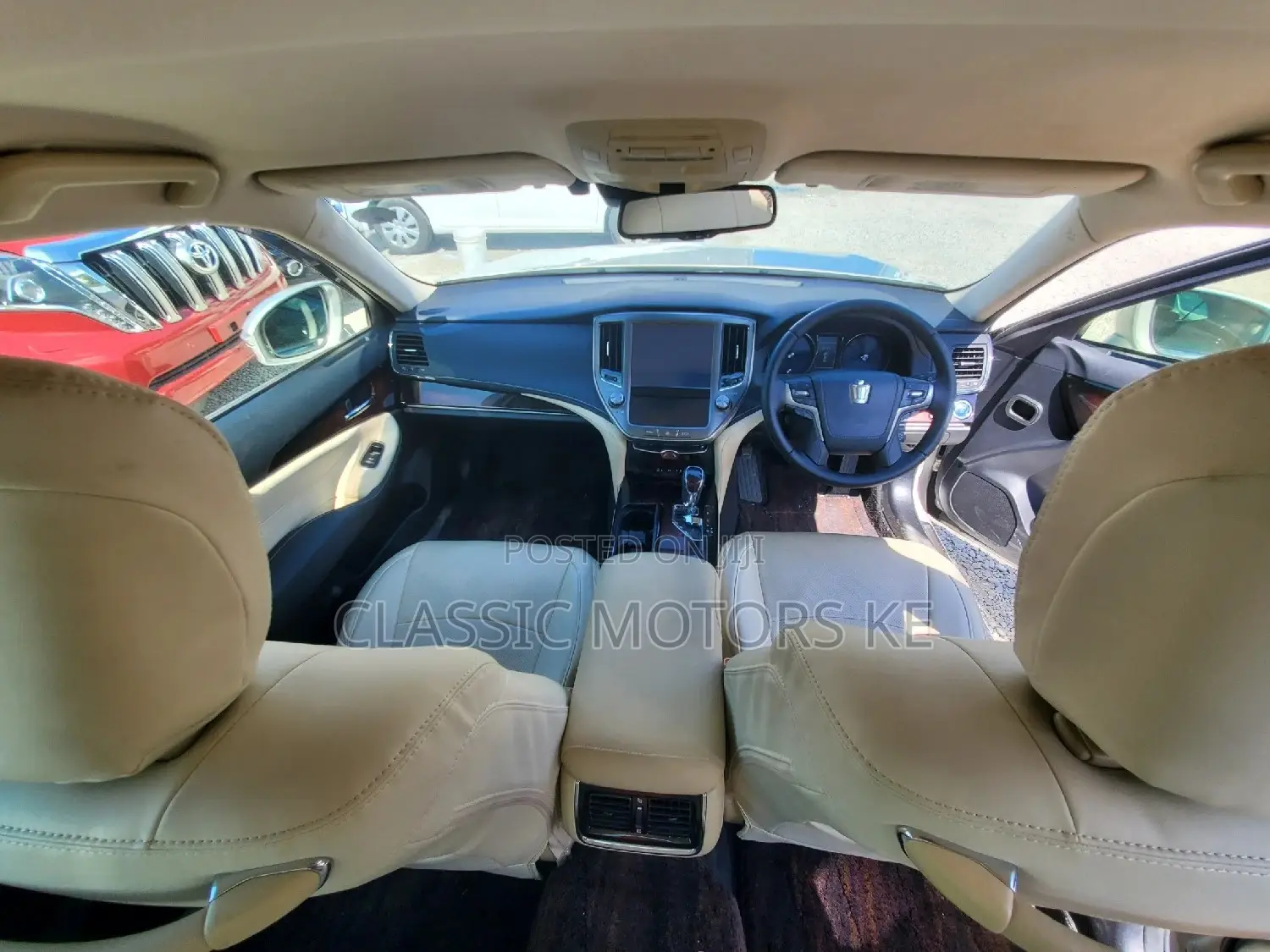 Toyota Crown 2017 Silver