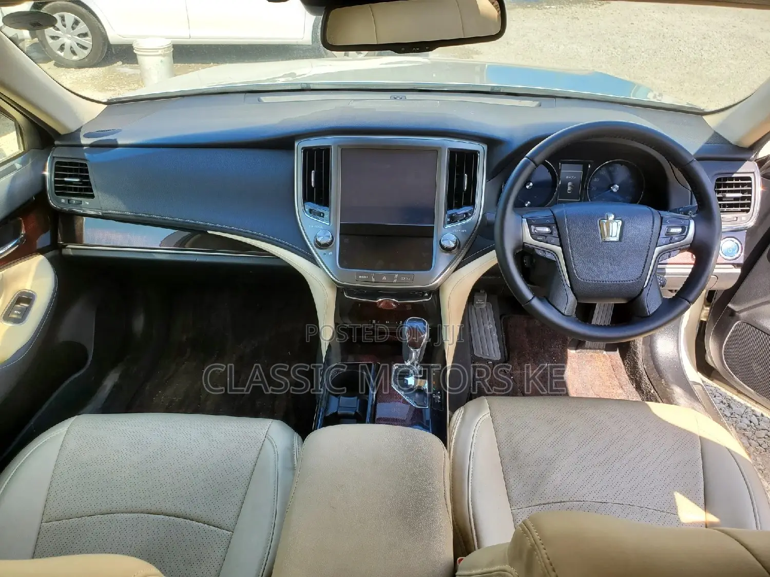 Toyota Crown 2017 Silver