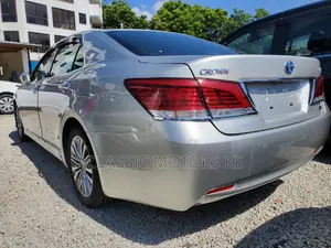 Toyota Crown 2017 Silver