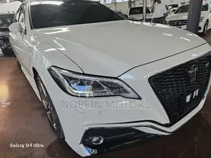 Toyota Crown 2019 Off white