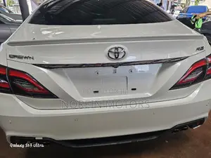 Toyota Crown 2019 Off white