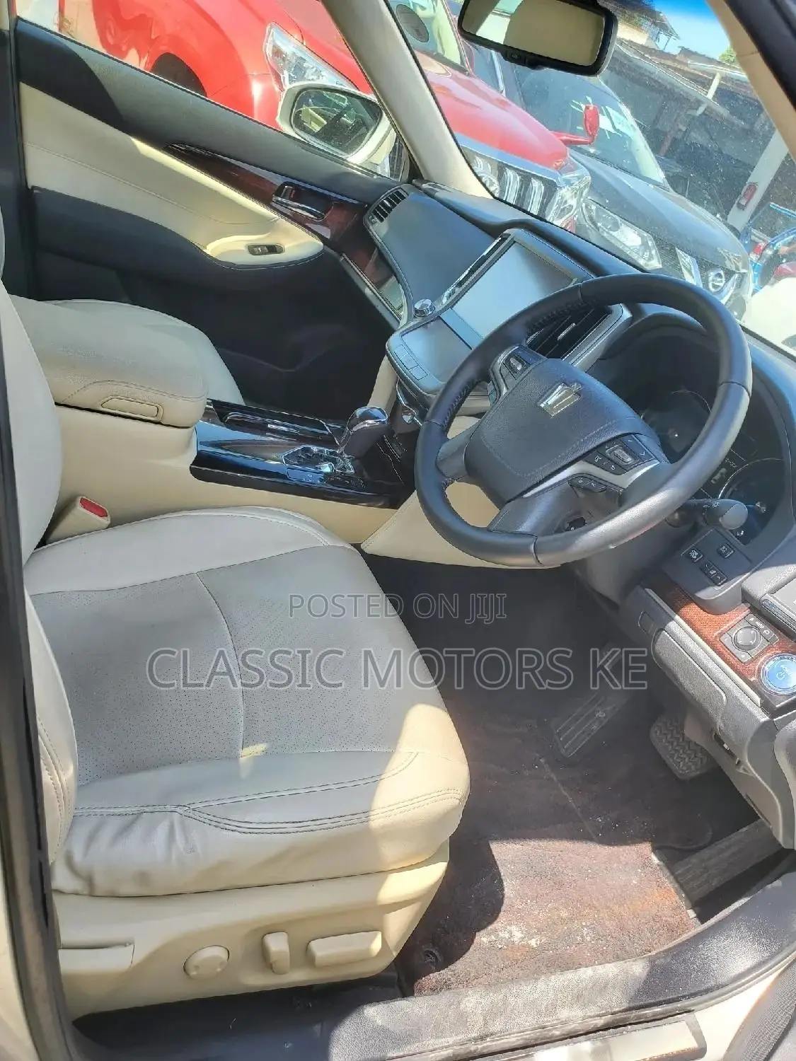 Toyota Crown 2017 Silver