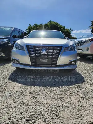 Toyota Crown 2017 Silver